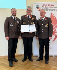 Verleihung goldene Ehrennadel Josef H&ouml;llm&uuml;ller
