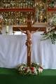Kreuz bei Altar